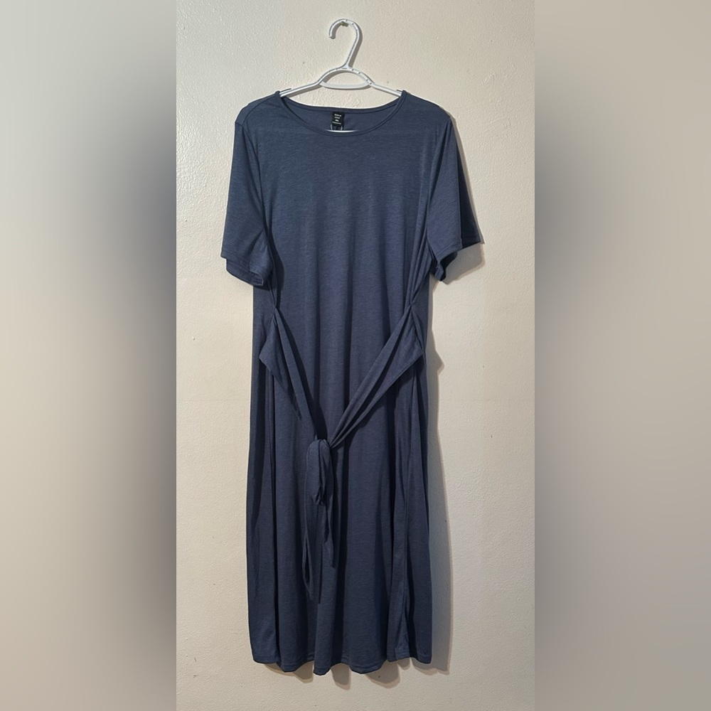 SHEIN EZwear Plus Knot Front
Tee Dress
Navy Blue / 3XL(18)